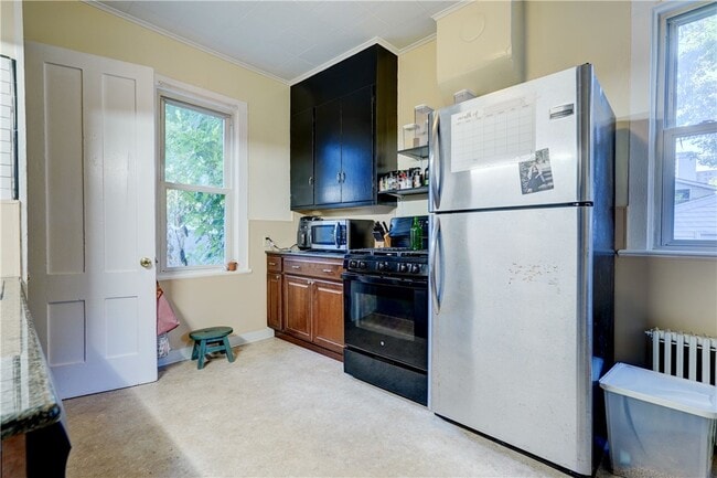 Building Photo - 284 Benton St