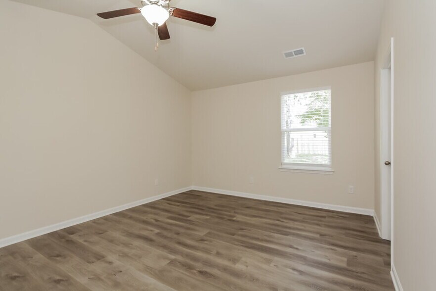 Building Photo - 7810 Shadow Lawn Rd