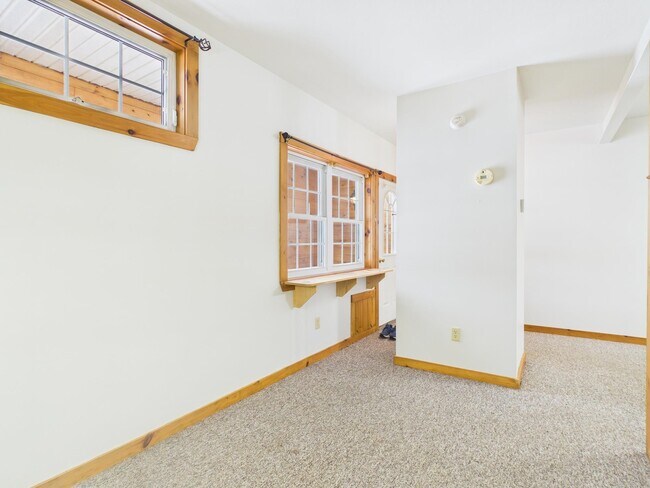 Building Photo - 1555 Main St