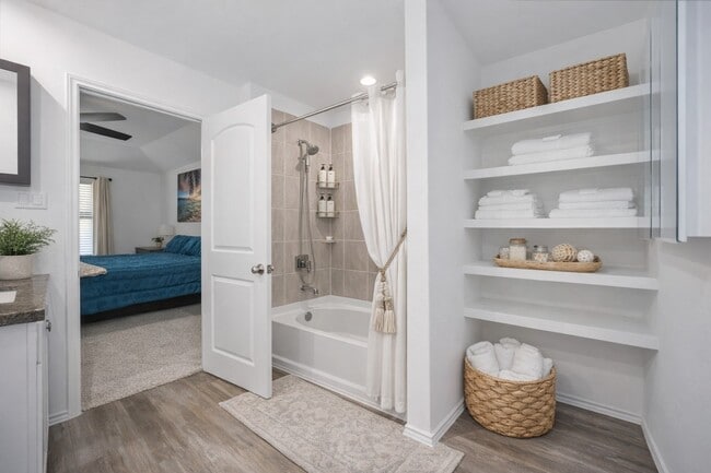 Building Photo - 24034 Sunview Vly Dr