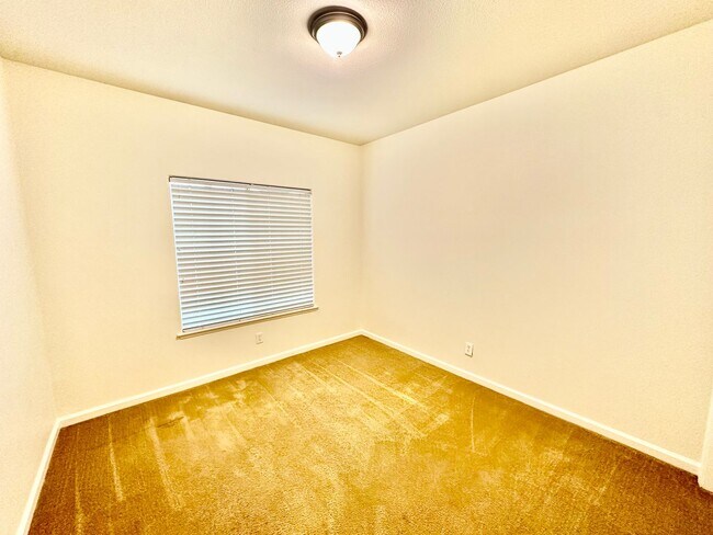 Building Photo - North Clovis 3/2 Near Buchanan Education C...