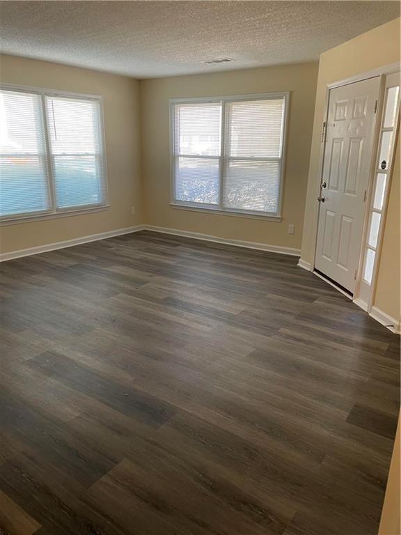 Building Photo - 1600 Oakpoint Dr SW