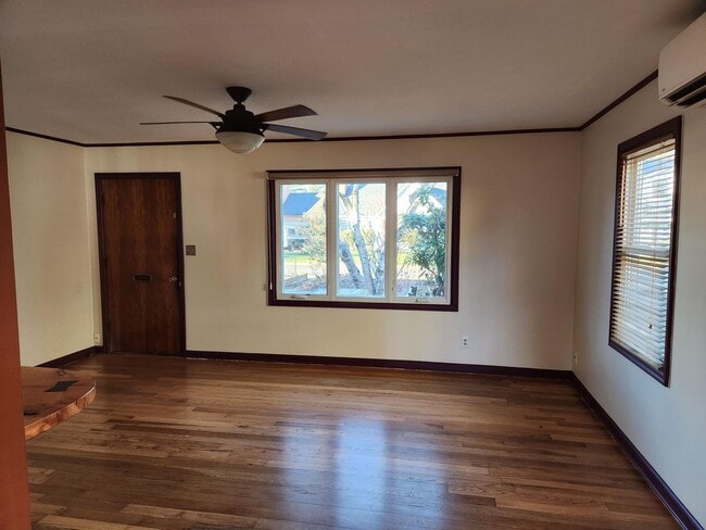 Building Photo - zoeb01