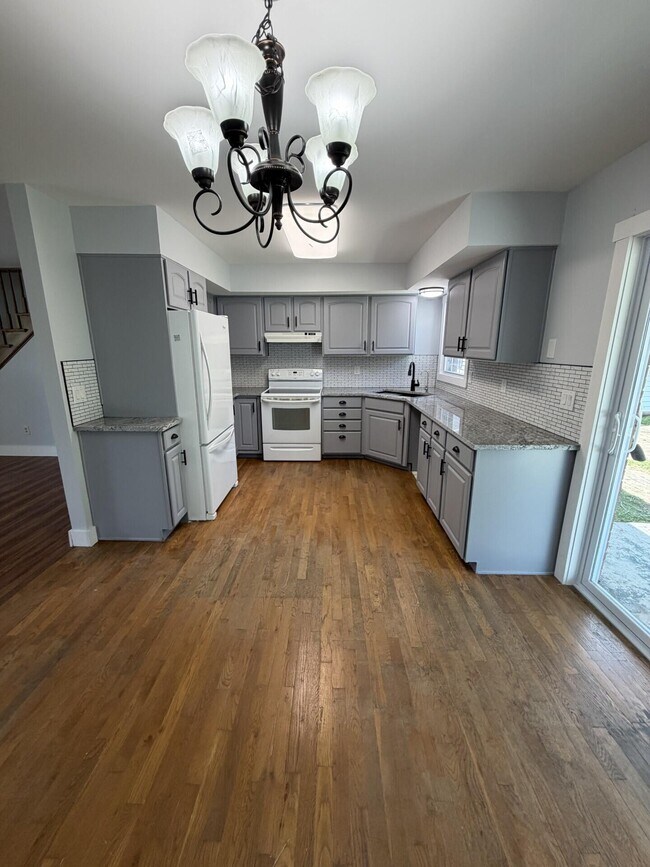Building Photo - 721 Wayland Dr