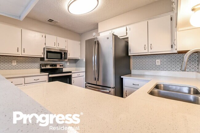 Building Photo - 7201 Skidmore Cove