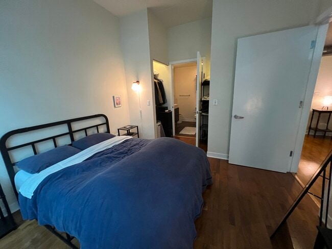 Building Photo - 650 W Wayman St