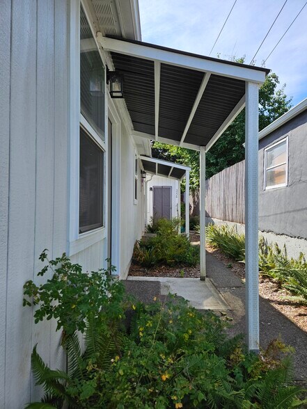 Unit Exterior - 3220 SE Rockwood St