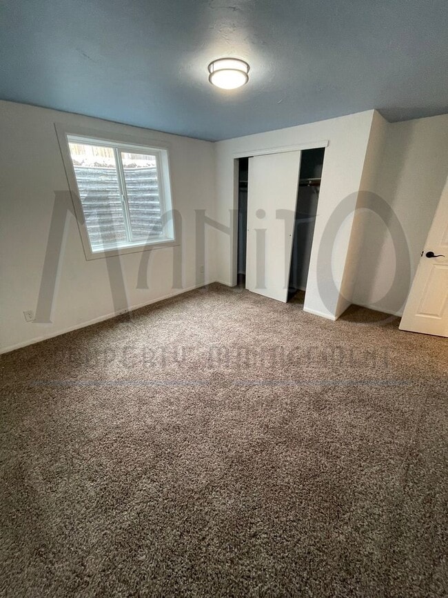 Building Photo - **COMING SOON** Large Clean Duplex