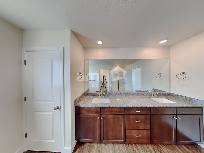 Building Photo - 413 North St