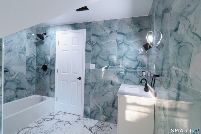 Building Photo - 40 Elizabeth St