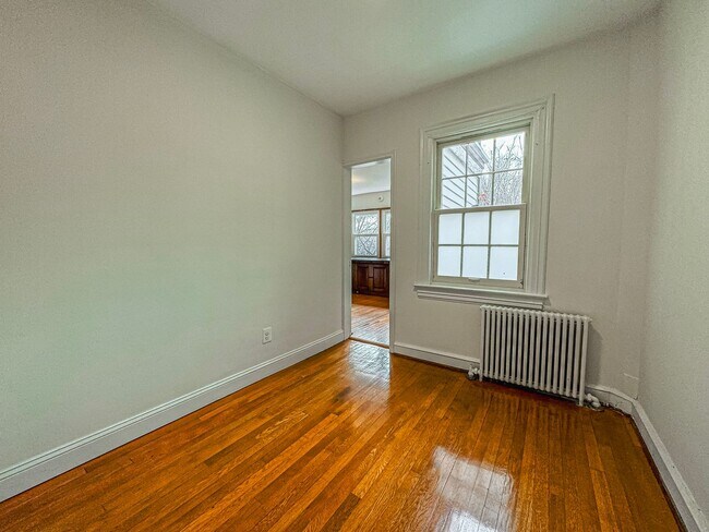 Building Photo - Stunning 4 Bed 3 Bath Tudor-style Brick Townhome In Desired Foxhall