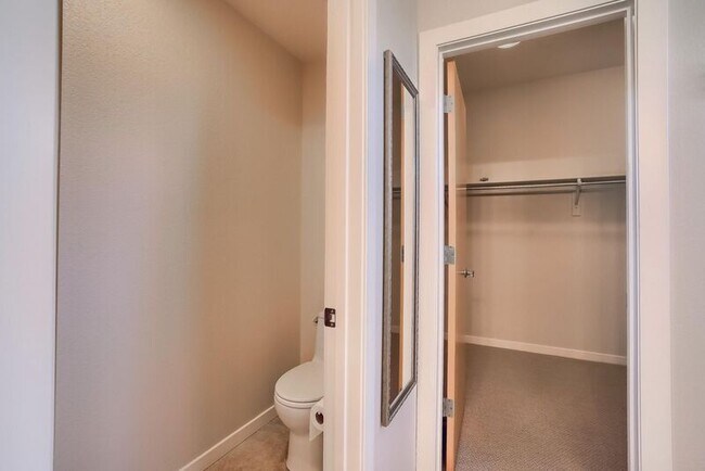 Building Photo - 2421 Rose Ct