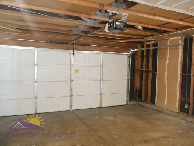 Building Photo - Bright 3 Bed 2 Bath 1,477 Sq. Ft. Sacramen...