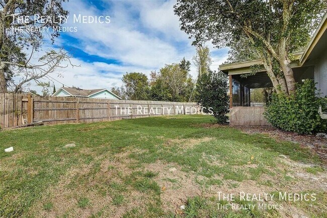 Building Photo - 1886 Elkcam Blvd