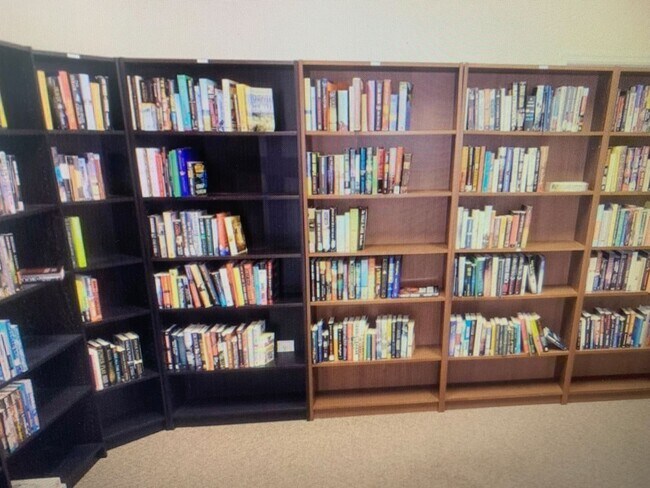 Building Photo - Annual Turnkey Ground floor Furnished Condo in downtown Sarasota