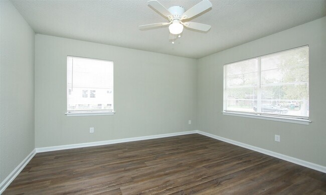 Building Photo - 6110 Glen Lee Dr