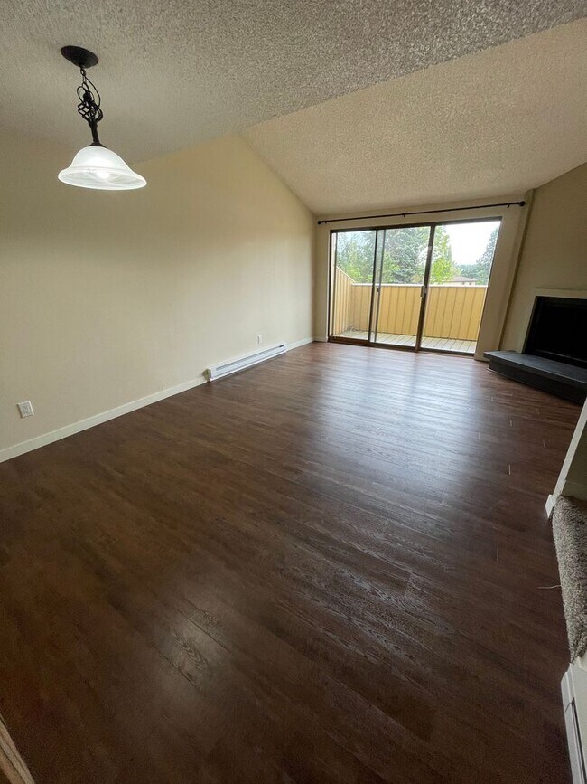 Building Photo - 2145 Eastview Pl