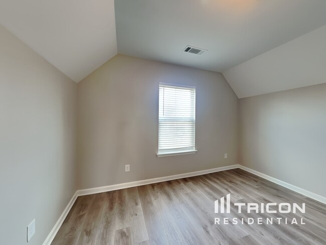 Building Photo - 163 Fern Walk