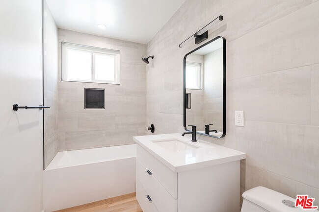 Building Photo - 1318 S Ogden Dr