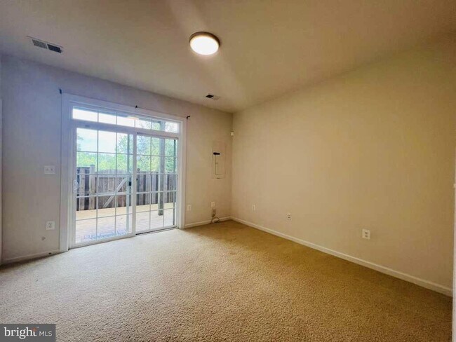 Building Photo - 7440 Riding Meadow Way