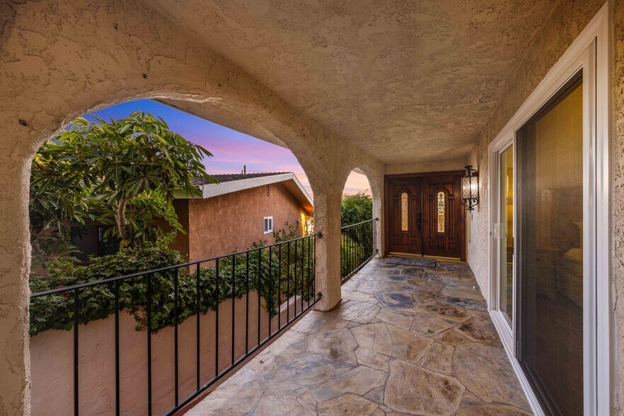 Building Photo - 605 Calle del Cerrito