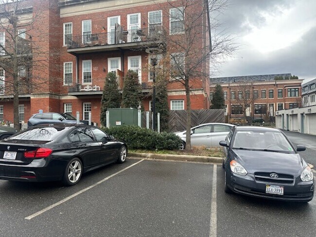 Building Photo - 1324 E Street SE