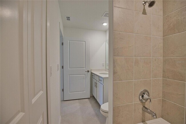Building Photo - 12280 Wellen Golf St
