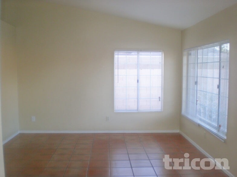 Building Photo - 17521 N 86th Ave