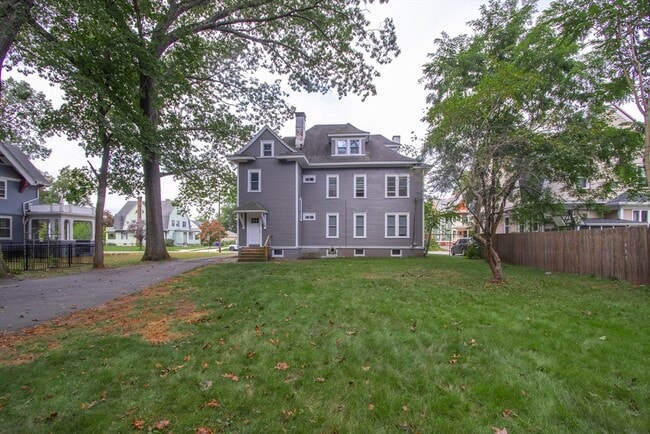 Building Photo - 61 Washington Rd