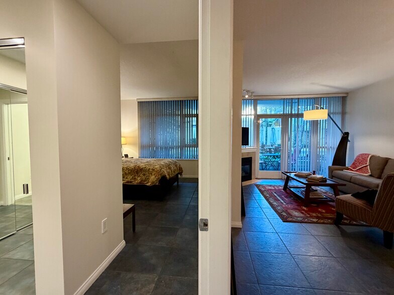 Building Photo - 850 Beech St