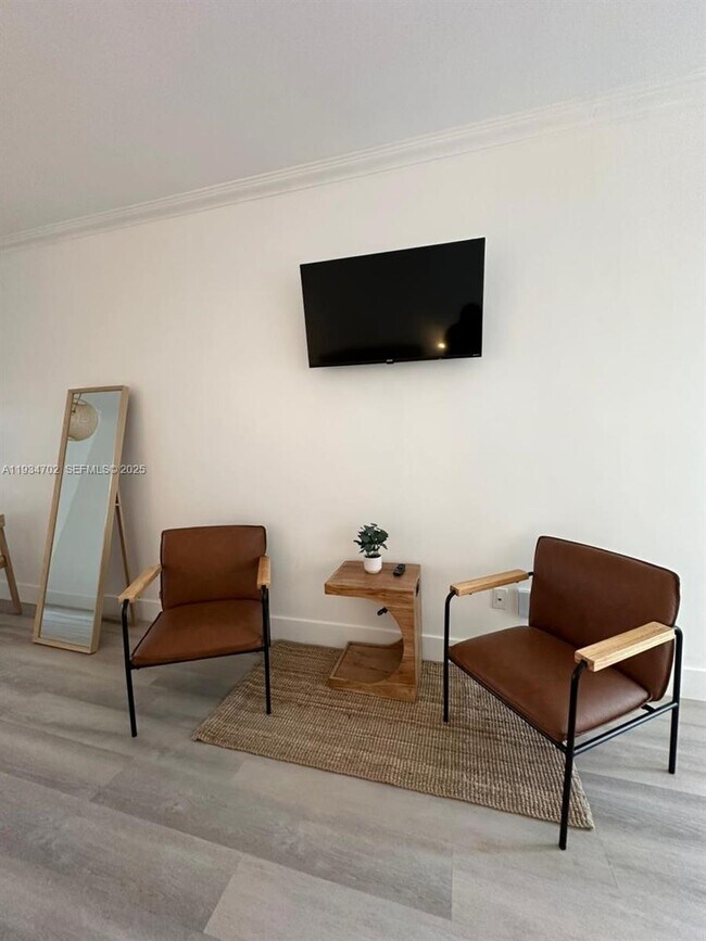 Building Photo - 1840 James Ave