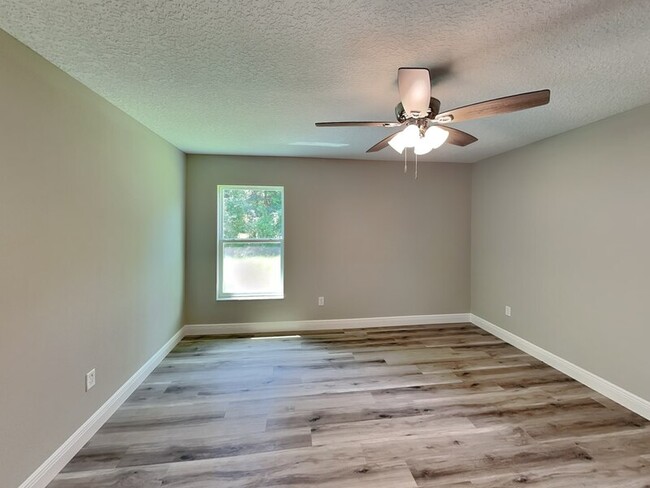 Building Photo - 9399 N Del Rio Way