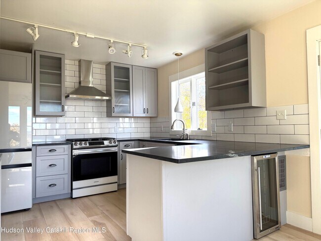 Building Photo - 5265 NY-9G