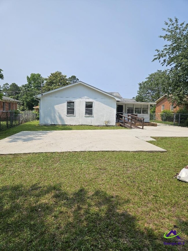 Building Photo - 2995 Laney Ave