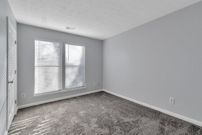 Building Photo - 4641 Hampton Chase