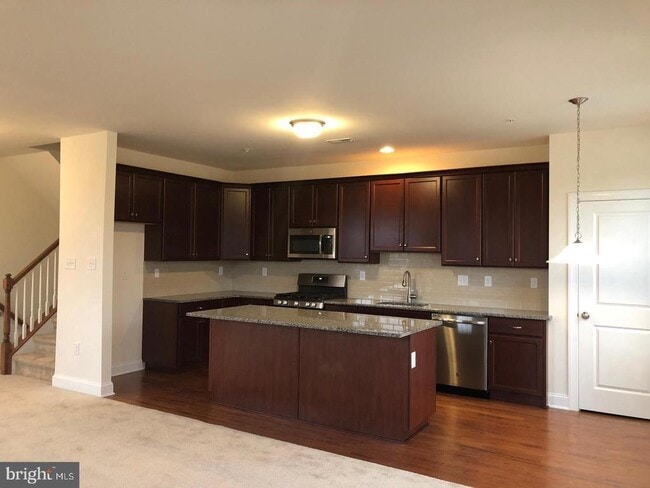 Building Photo - 120 Woodwinds Dr