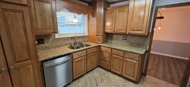 Building Photo - 4011 Pinnacle Way