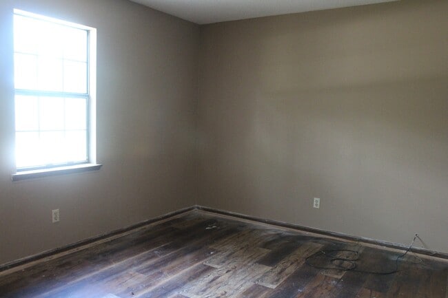 Building Photo - 2725 Yorktown Ave