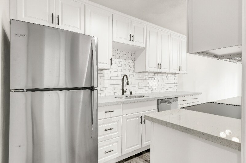 Building Photo - 10607 Des Moines Memorial Dr