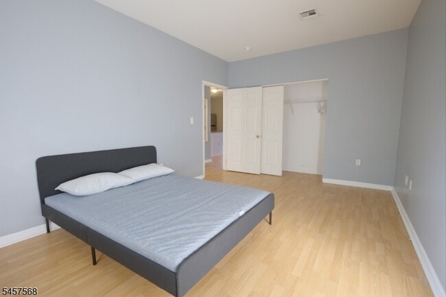 Building Photo - 372 Bramhall Ave