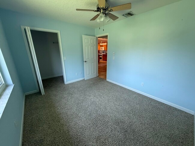 Building Photo - 1143 SE Sabina Ln