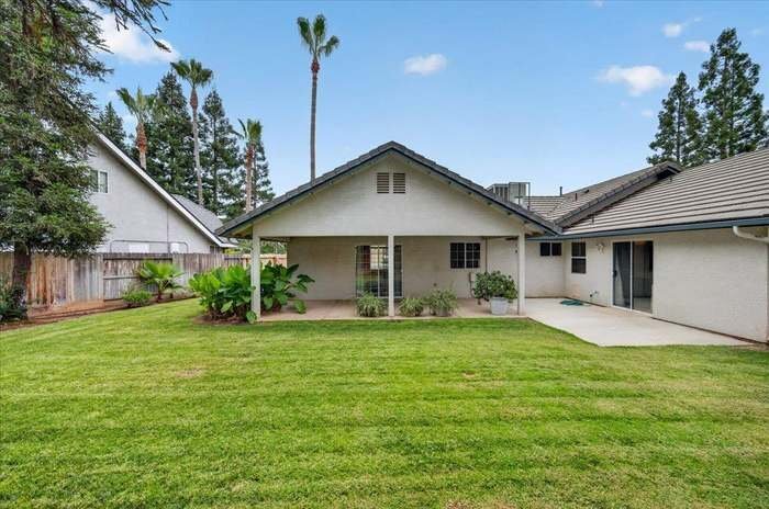 Building Photo - 2375 Fallbrook Ave