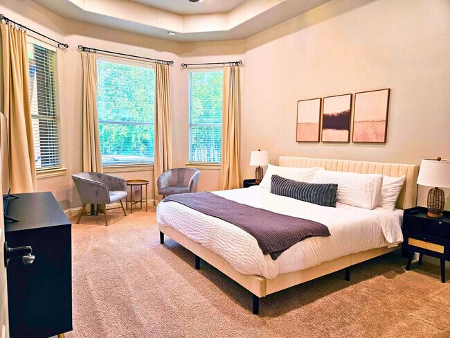 Building Photo - 200 Cove Dr