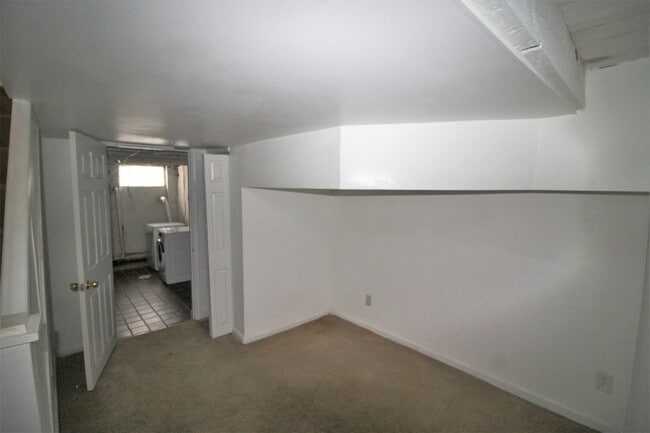 Building Photo - Gorgeous 2bd/1.5 ba Canton townhome. OSP, CAC, W/D and more! Available 3/13