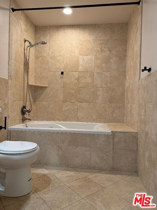 Building Photo - 13112 Moorpark St