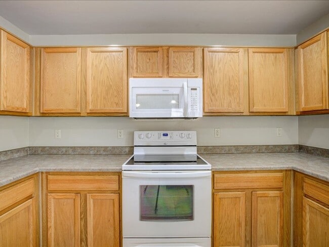 Building Photo - Spacious Two-Story 4 Bedroom with Upstairs Family Room & Large Encolsed Backyard!