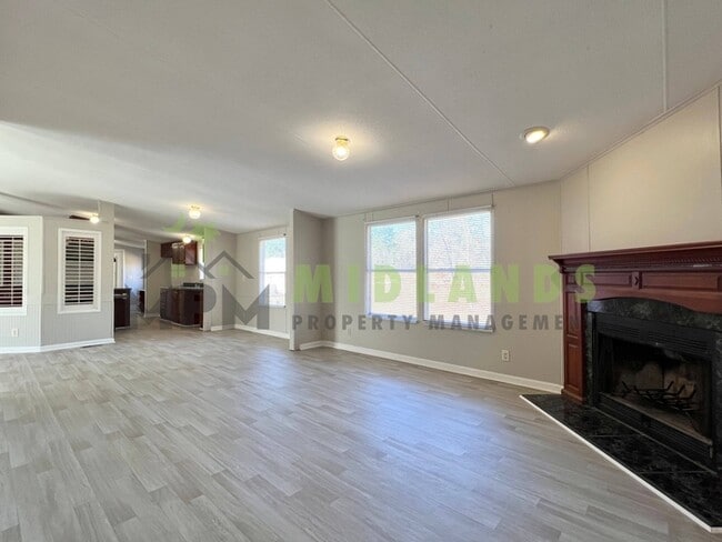 Building Photo - 323 Tabor Dr