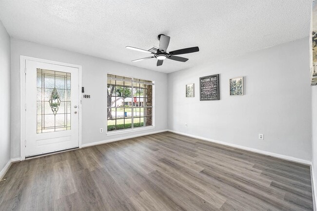 Building Photo - 9014 Landwood Dr