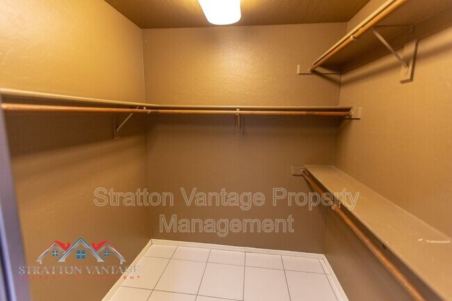 Building Photo - 4725 E Brown Rd