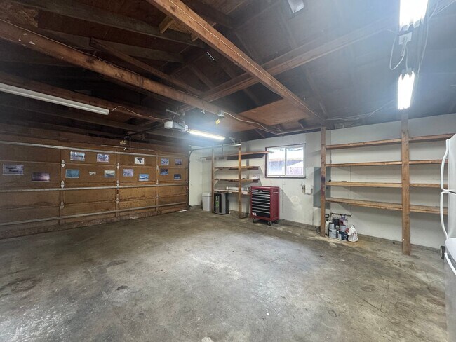 Building Photo - 2 Week Move In Special - 3 Bedroom, 2 Bath...